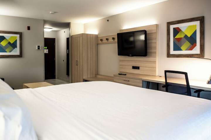 Holiday Inn Express & Suites Sedalia by IHG