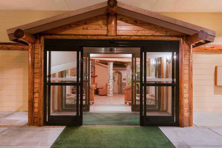 Holiday Inn Resort The Lodge at Big Bear Lake by IHG