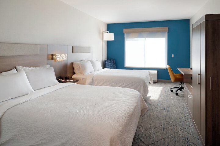 Holiday Inn Express Hotel & Suites Fort Atkinson by IHG