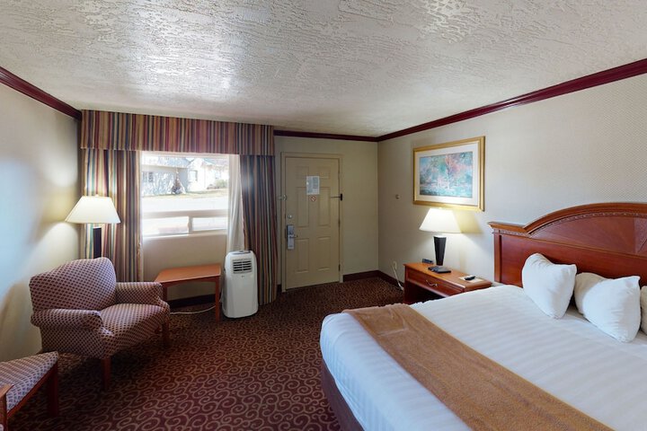 Red Arrow Inn & Suites a Travelodge by Wyndham