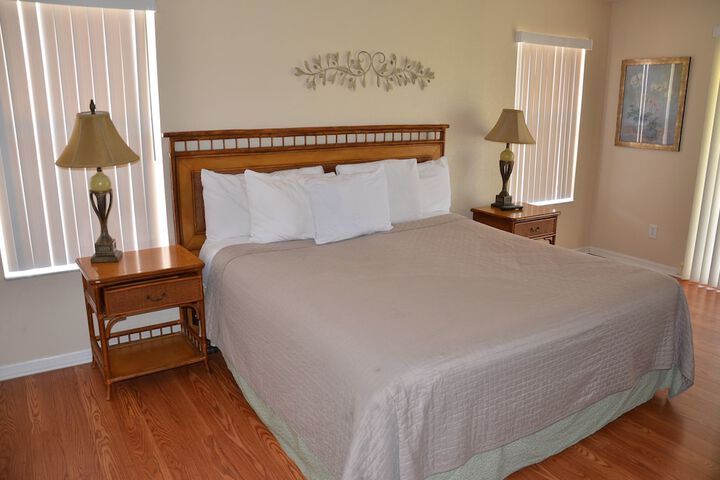 Room 5 of 11