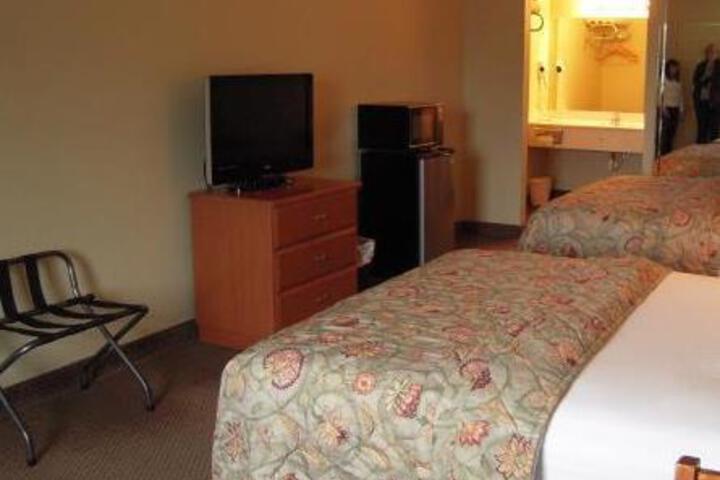 Country Hearth Inn and Suites Piedmont