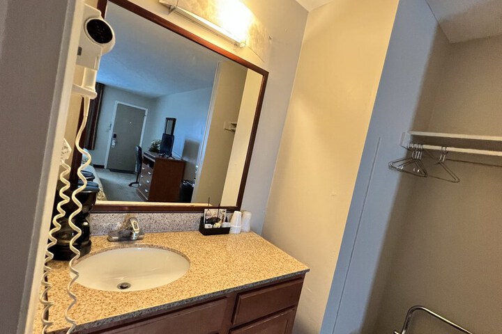 Room 16 of 34