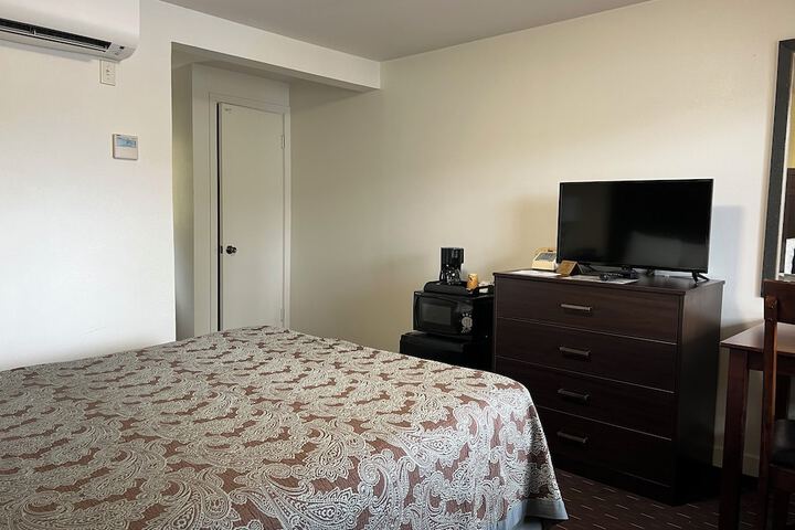 Room 106 of 143