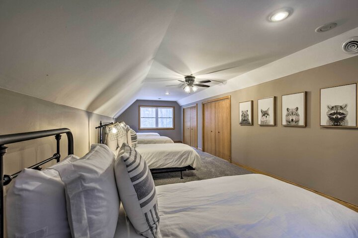 Lakefront Minocqua Getaway: Dock Game Room!