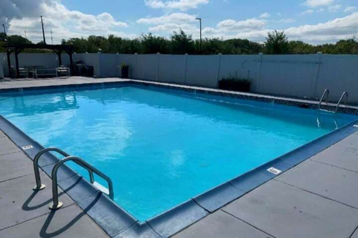 Pool 4 of 13