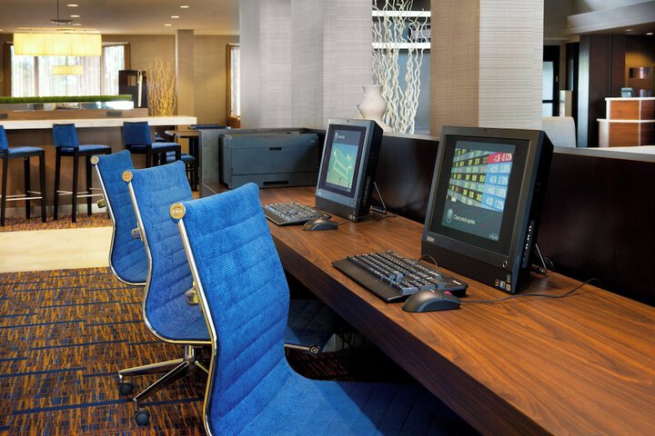 Courtyard by Marriott Oakland Airport