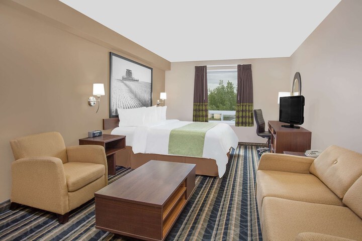 Super 8 by Wyndham Brandon MB