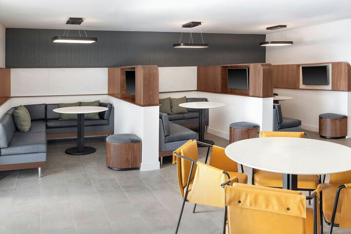 Courtyard by Marriott Cleveland Airport South