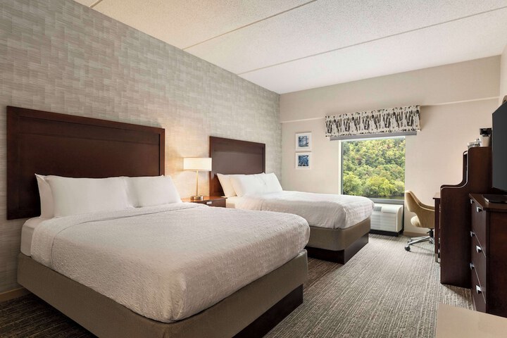 Hampton Inn & Suites Pittsburgh / Waterfront-West Homestead
