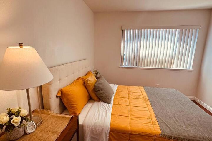 Charming 3BR Retreat near Disneyland Downtown LA!