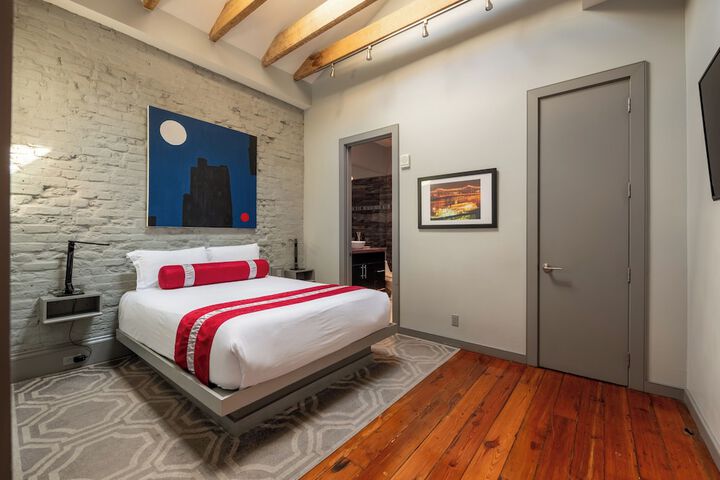 Room 102 of 488