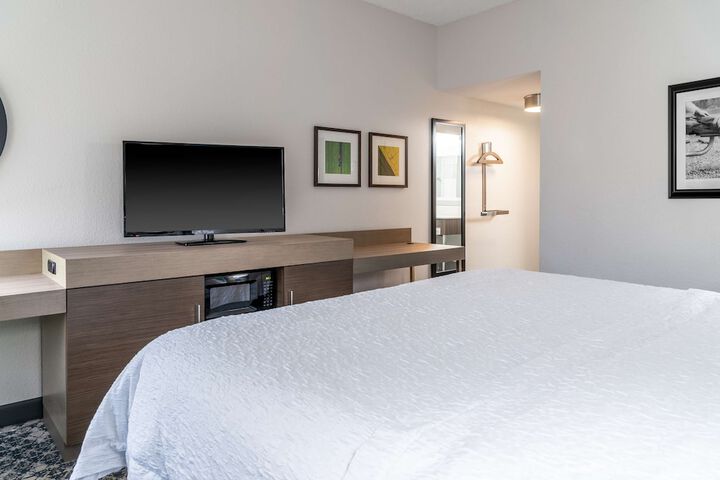 Room 15 of 33