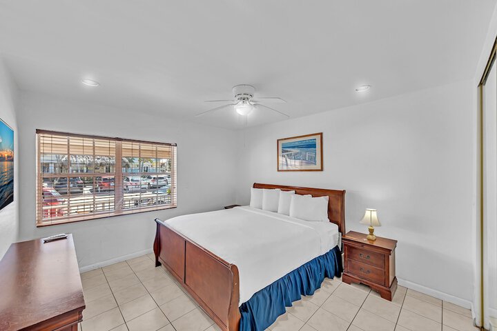 Room 10 of 37