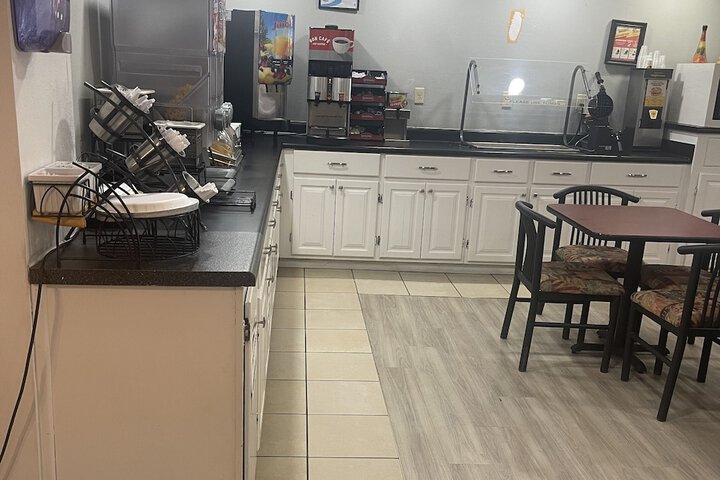 Red Roof Inn & Suites Hinesville