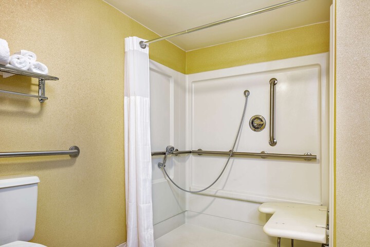 Room 32 of 65