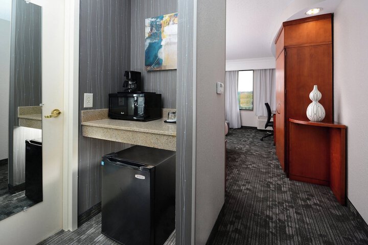 Room 25 of 38