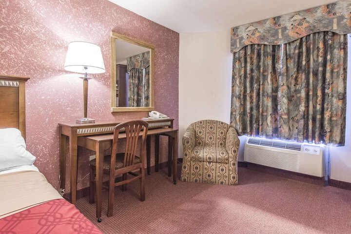 Room 8 of 37