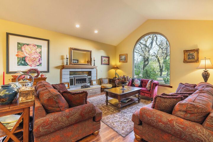 Valley of the Moon by Avantstay Tranquil Escape Large Yard w / Hot Tub & Fire Pit