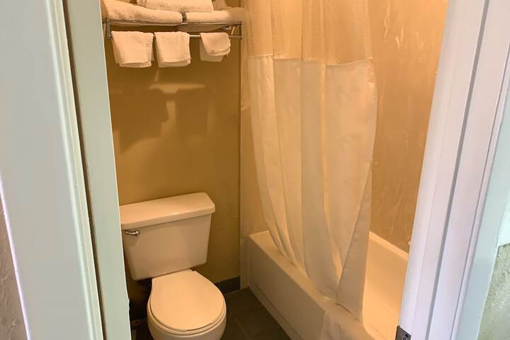Room 16 of 46