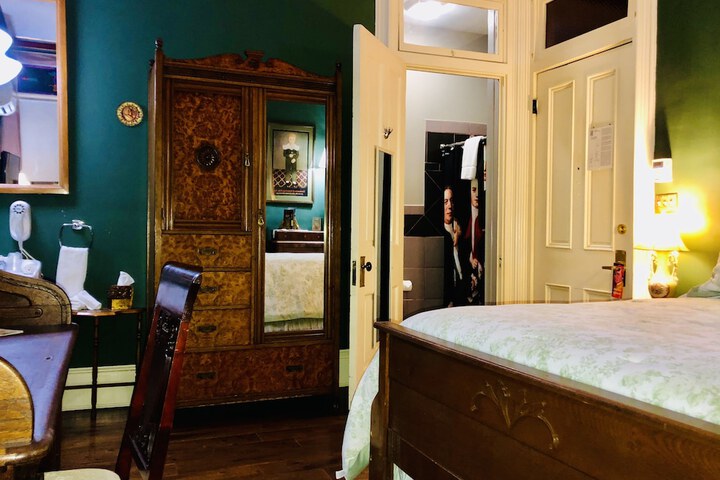 Room 74 of 95