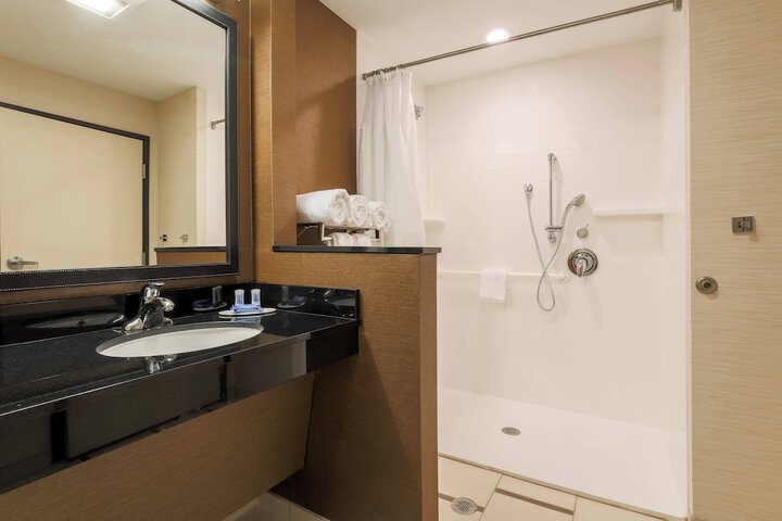 Room 15 of 27
