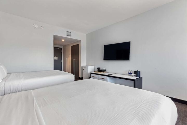 The Rose Chicago Tapestry Collection by Hilton