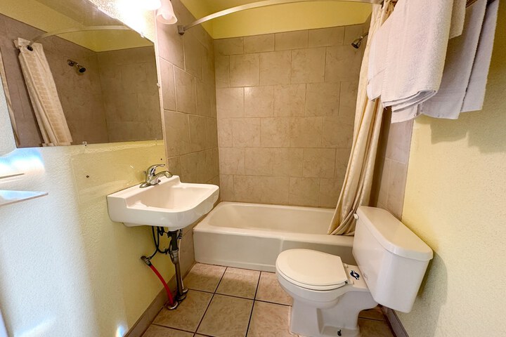 Room 17 of 23
