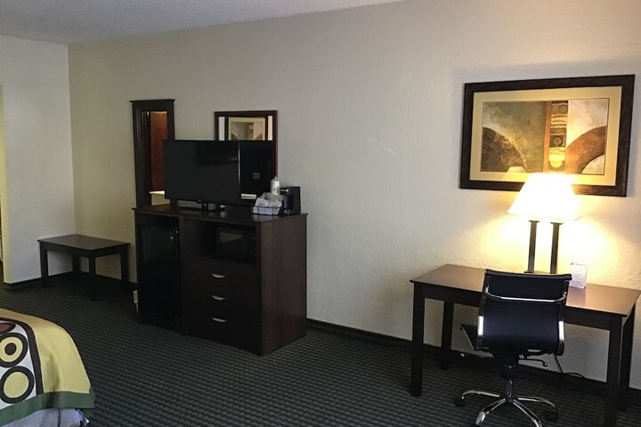 Super 8 by Wyndham Wendover