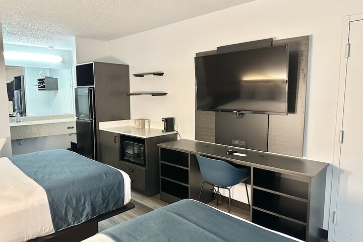 Room 2 of 5