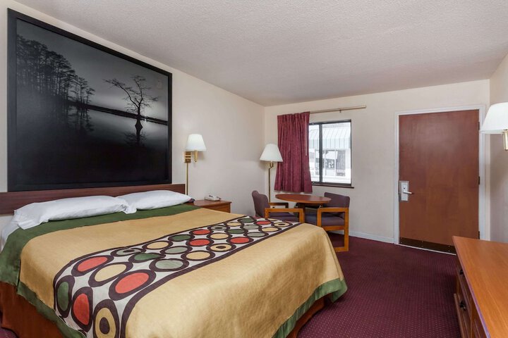 Room 6 of 18
