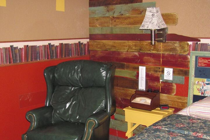 Earth Inn Motel