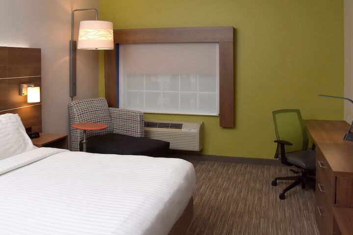 Room 13 of 34