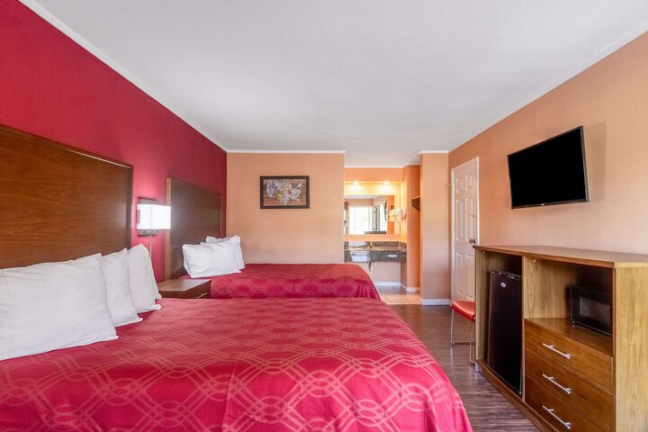 Room 28 of 40