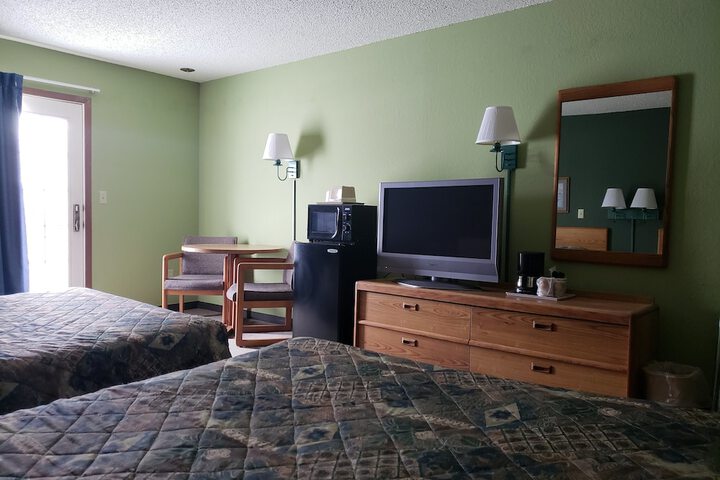 Room 33 of 80
