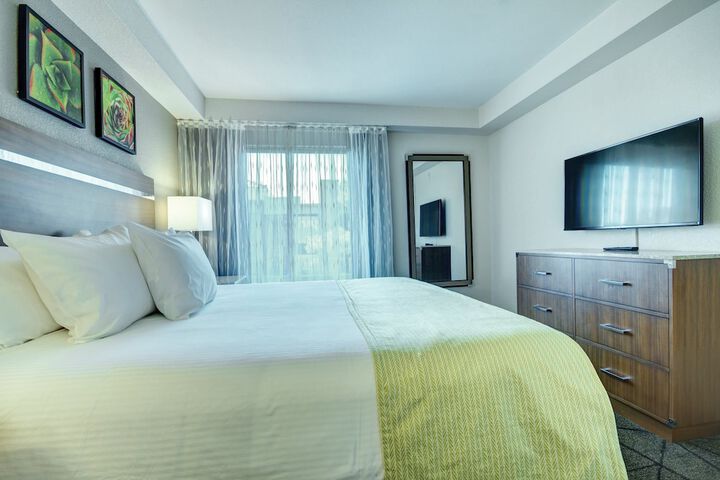 Room 22 of 38
