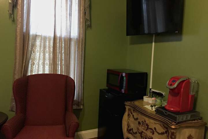 White Oak Manor Bed & Breakfast