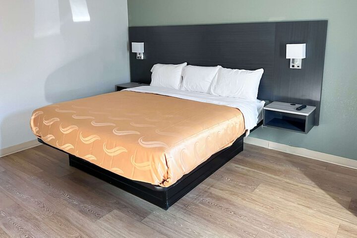 Room 26 of 39
