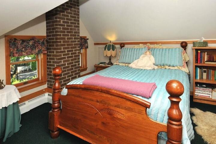 Victorian Loft B & B