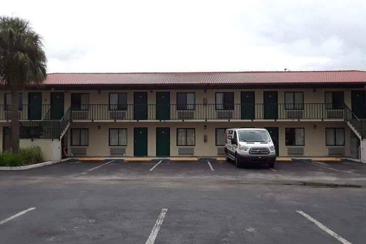 Riviera Motel