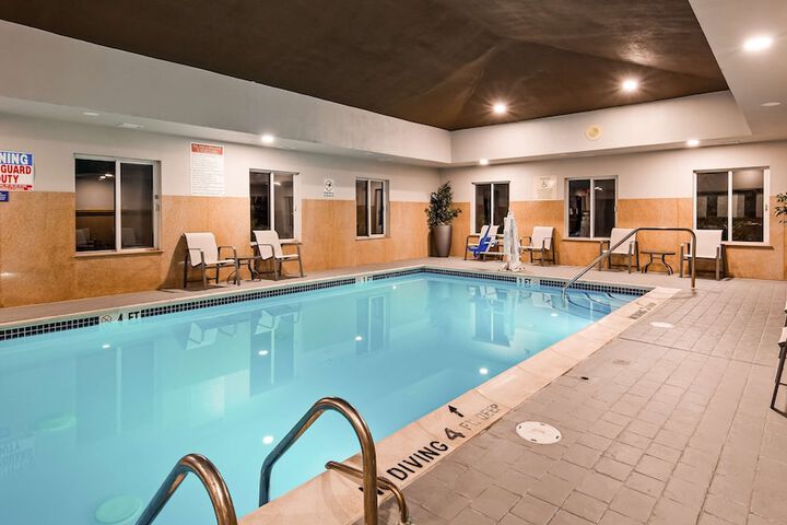 Best Western Plus New Cumberland Inn & Suites
