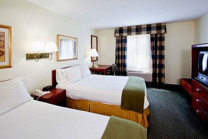 Room 9 of 13