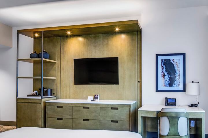 Room 10 of 30