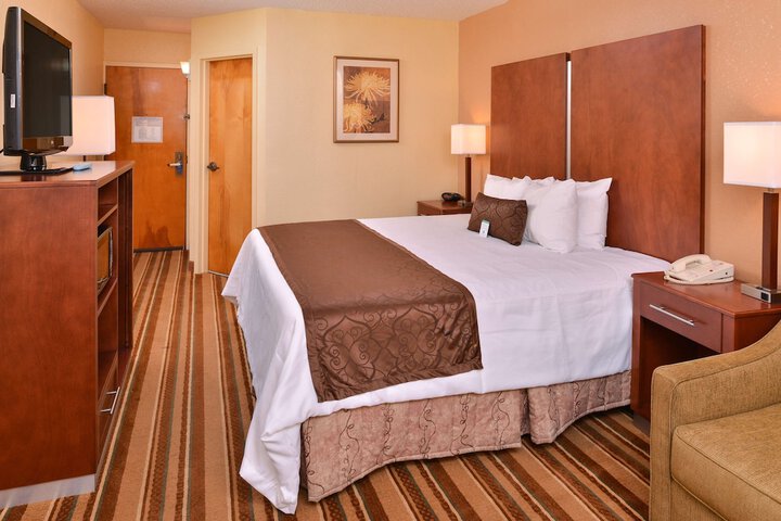 Best Western Plus Richmond Airport Hotel
