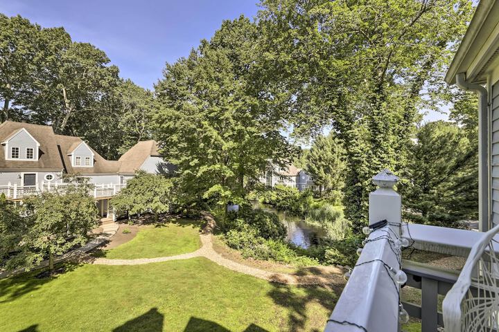 Lovely Norwich Villa on Golf Course w / Amenities!