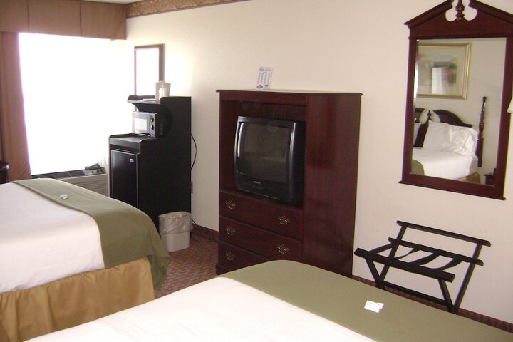 Room 11 of 20