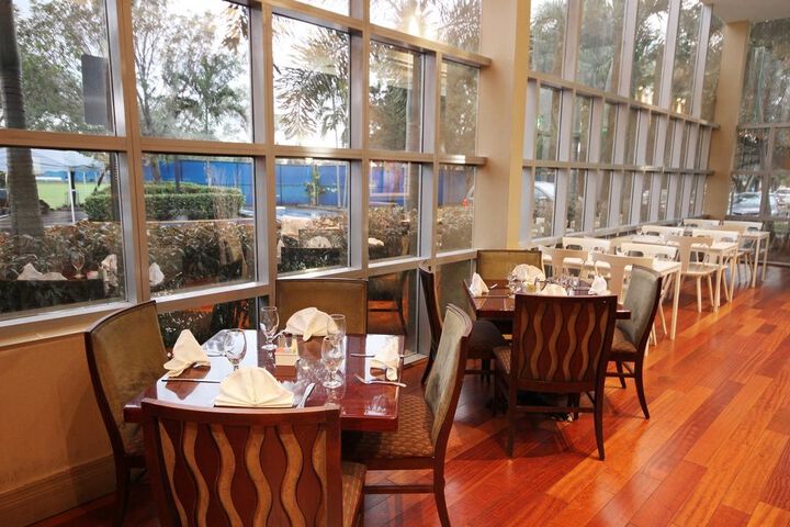 SAWGRASS GRAND HOTEL AND SUITES SPORTS C