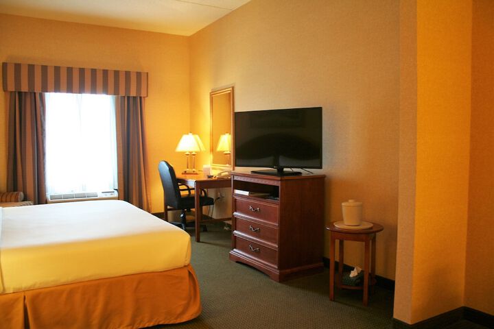 Room 11 of 37