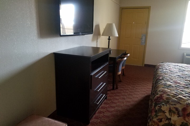 Room 10 of 37