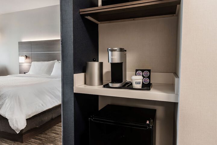 Room 42 of 107